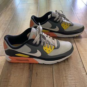 Worn Airmax 90 golf.